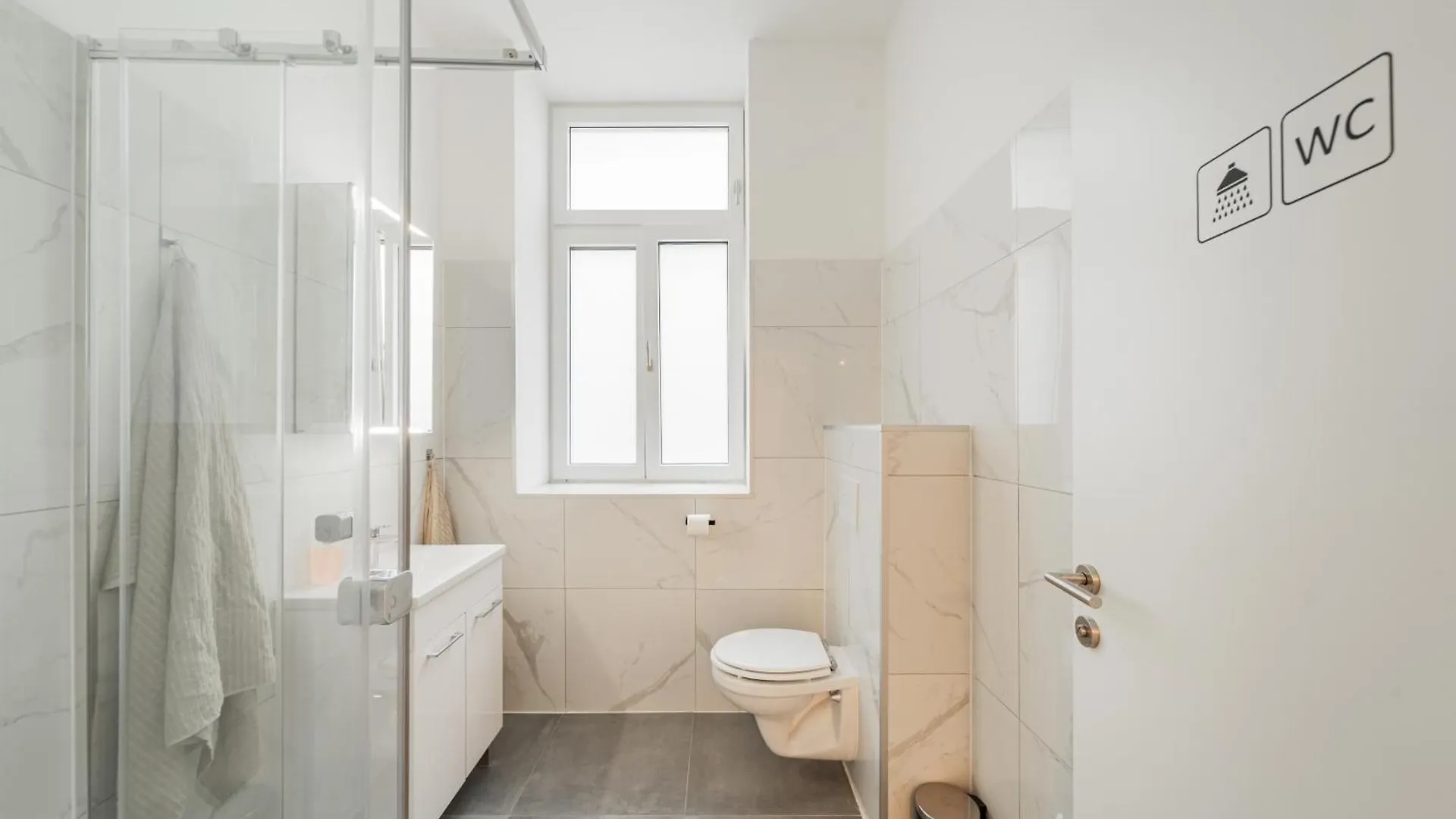 Chic Central City Rooms By Home2 Wenen Hostel